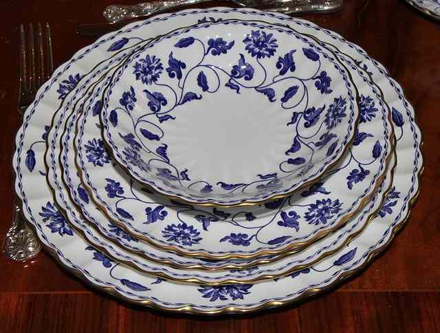 Appraisal: A SPODE TEN SETTING BLUE COLONEL PATTERN DINNER SERVICE of