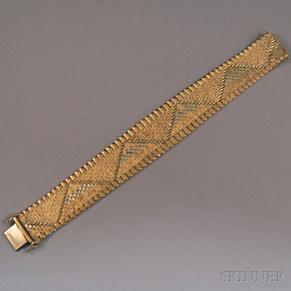 Appraisal: kt Gold Brick-link Bracelet the wide bracelet with alternating textured