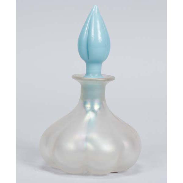 Appraisal: Steuben Verre de Soie glass perfume bottle with light blue