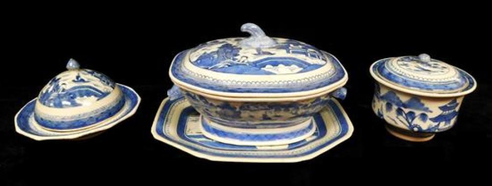 Appraisal: ASIAN Three pieces of Chinese Export porcelain Canton blue and