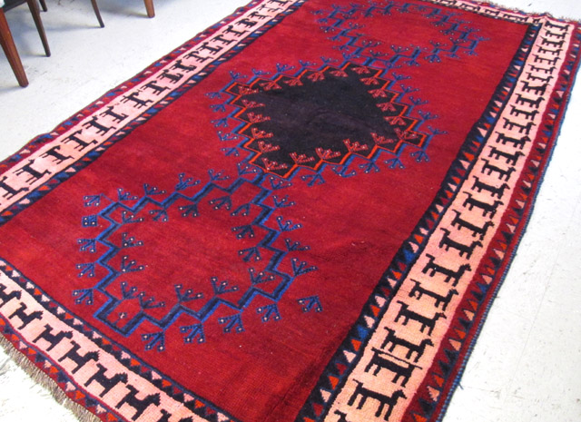 Appraisal: PERSIAN SHIRAZ AREA RUG Fars Province southwestern Iran hand knotted