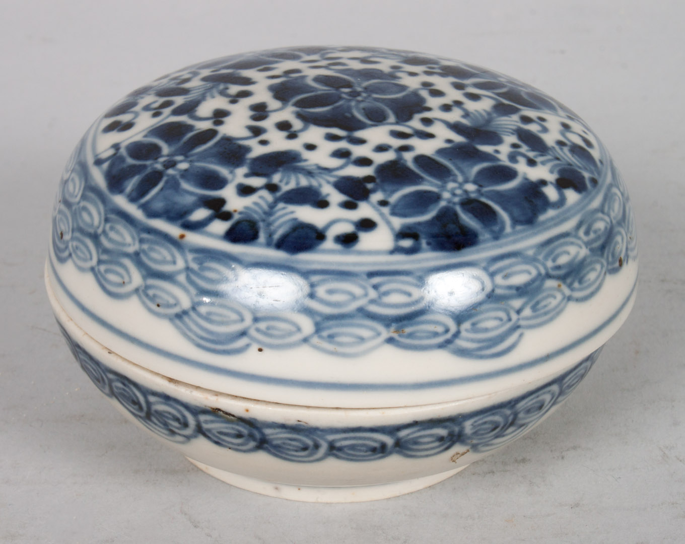 Appraisal: Chinese Export blue white porcelain dresser box mid- th century