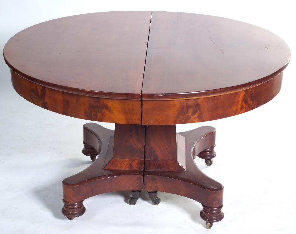 Appraisal: CONTINENTAL MAHOGANY EXTENDING DINING TABLE FIRST HALF OF THE th