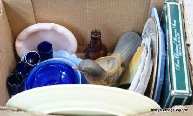 Appraisal: Box of Kitchen Household Decorator Use ItemsThis is for box