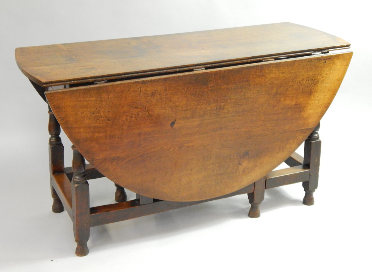 Appraisal: A Georgian oak gateleg dining table early thC raised on