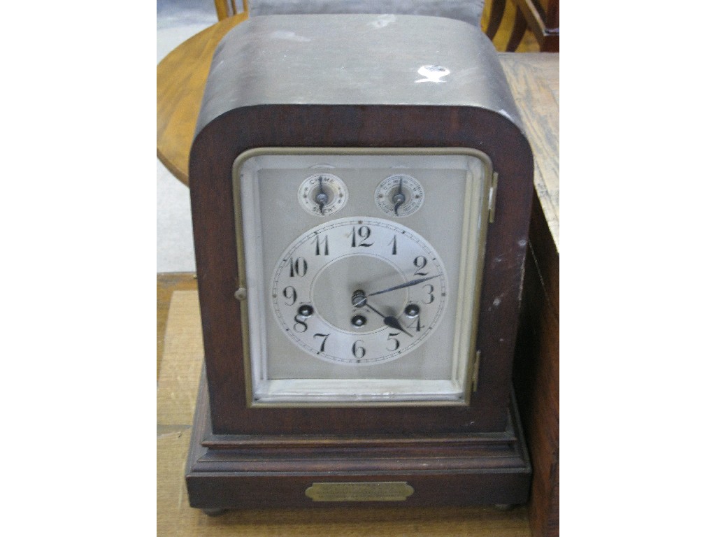 Appraisal: Edwardian chiming mantle clock