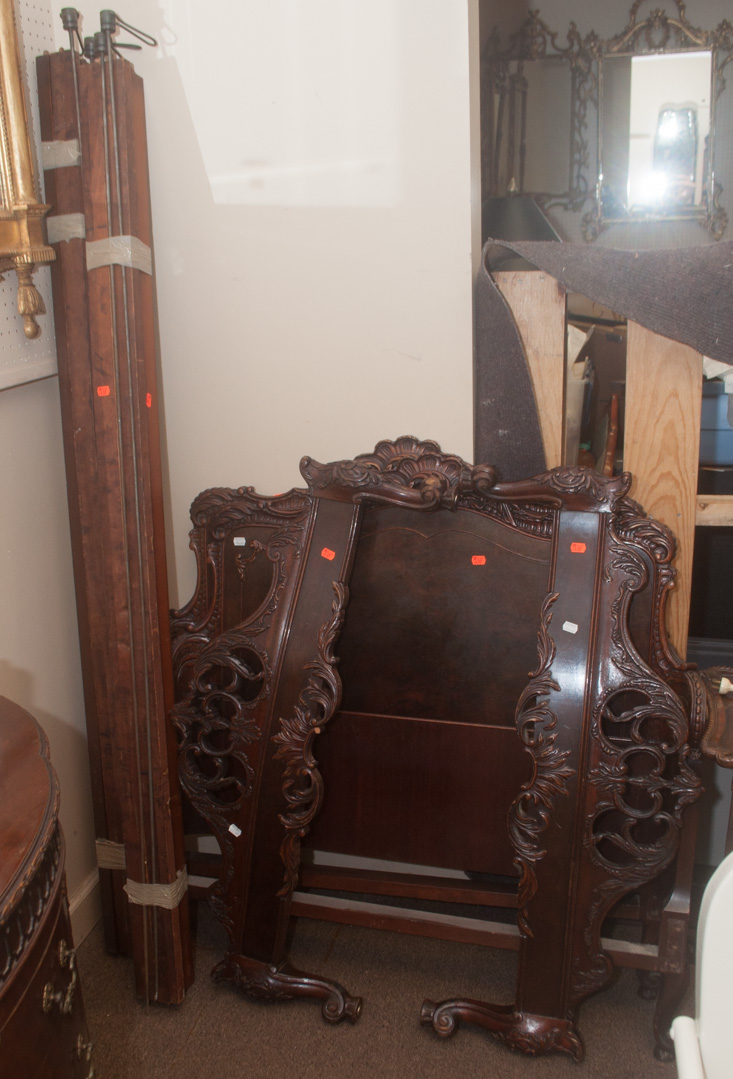 Appraisal: Pair of mahogany carved wood bedsteads Undernumber