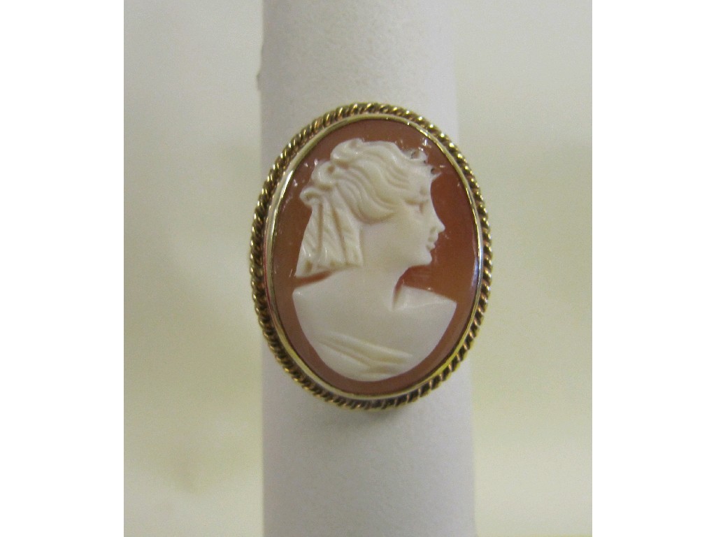 Appraisal: Nine carat gold cameo set dress ring