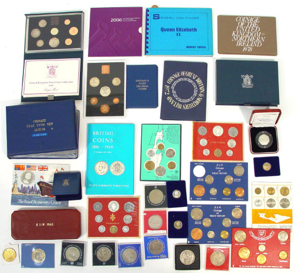 Appraisal: Collection of British decimal coinage including presentation packs crowns and