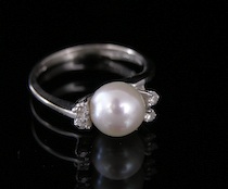 Appraisal: A mm Pearl Set in a White Gold Ladies' Ring