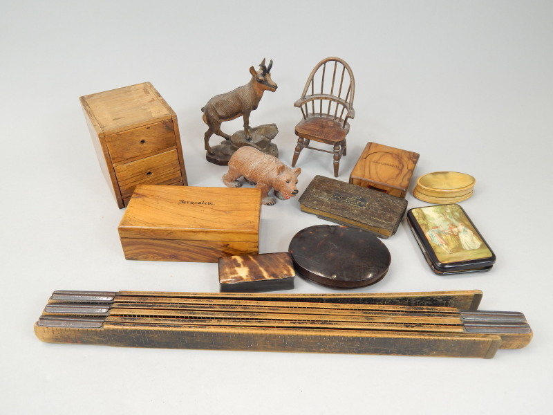 Appraisal: Various small boxes to include a horn snuff box a