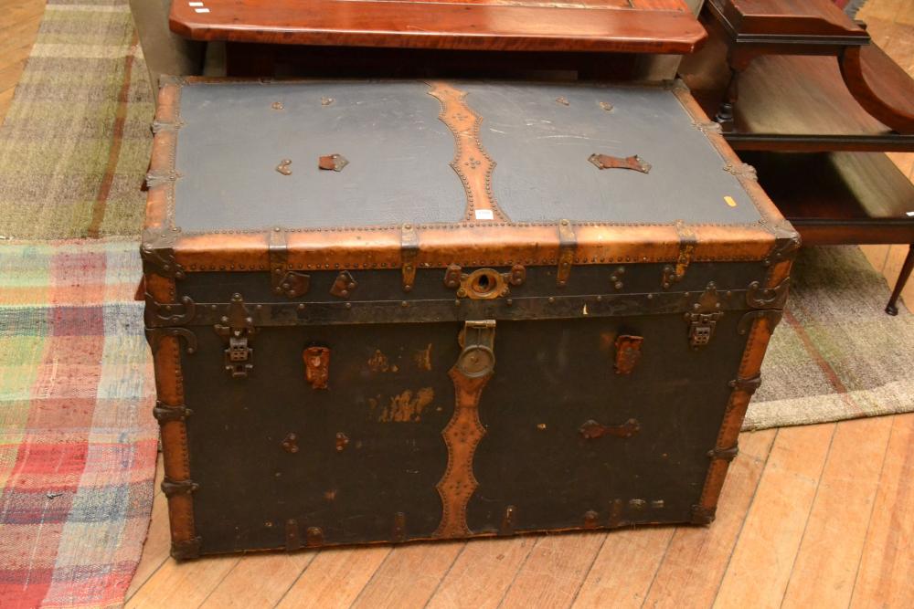 Appraisal: A LEATHER AND METAL BOUND TRAVELLERS TRUNK A LEATHER AND