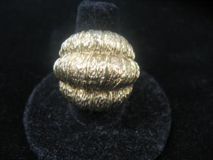 Appraisal: karat yellow gold bombe ring Three layers of brushed gold