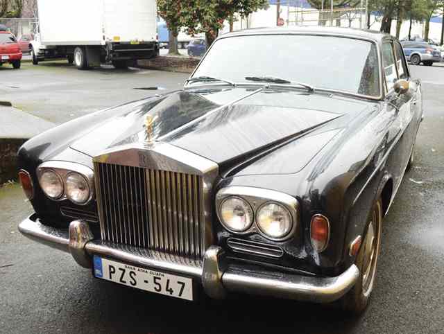 Appraisal: ROLLS ROYCE CORNICHE AUTOMOBILE V- engine automatic transmission power windows