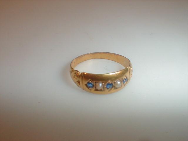 Appraisal: A ct gold Victorian dress ring band style set with