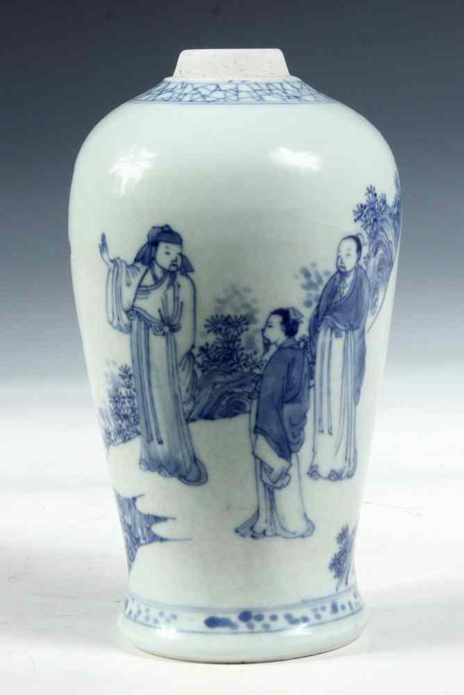 Appraisal: URN - Early Chinese blue and white porcelain urn with