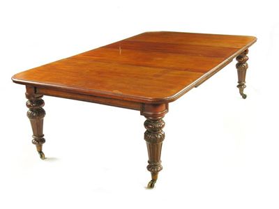 Appraisal: A Victorian mahogany extending dining table the moulded edge top