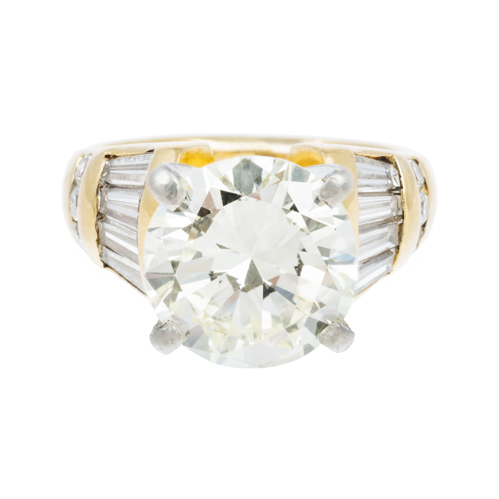 Appraisal: A CT DIAMOND RING WITH BAGUETTES IN K K yellow