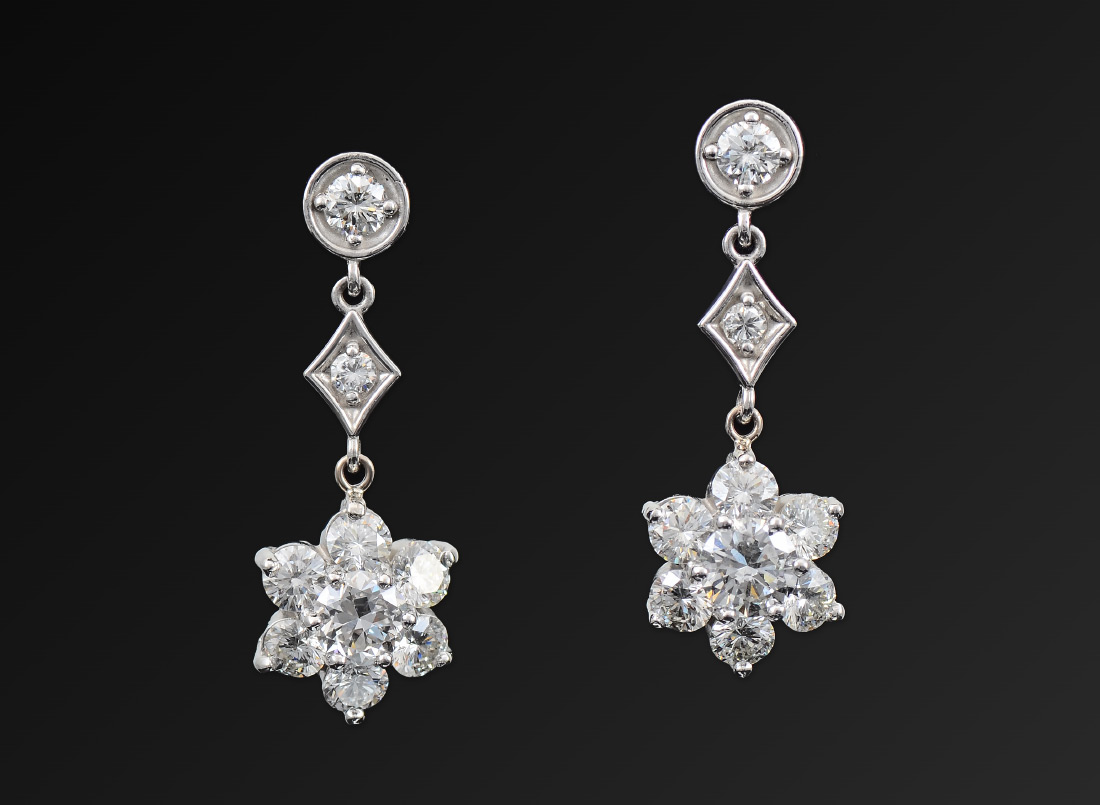 Appraisal: PLATINUM CTW DIAMOND DROP EARRINGS The two largest of the