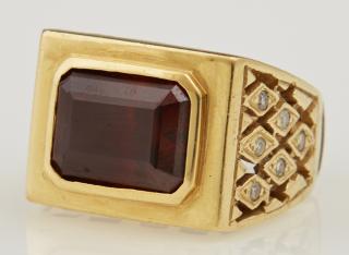 Appraisal: Man's K Yellow Gold Dinner Ring mounted with an emerald