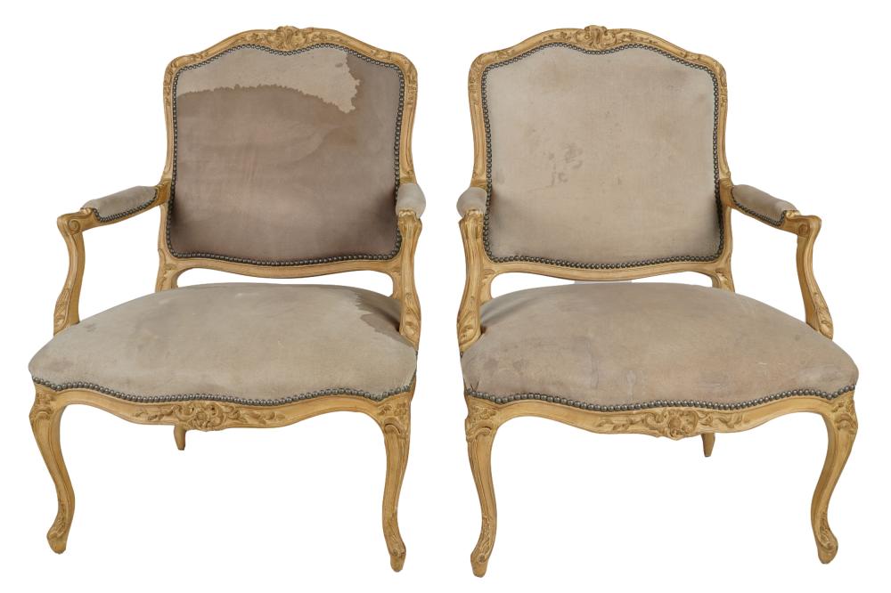 Appraisal: PAIR OF ROUNDTREE FRENCH PROVINCIAL-STYLE FAUTEUILSwith manufacturer's tag each with