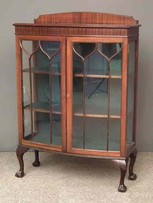 Appraisal: A s mahogany bow-front display cabinet of Georgian design fitted