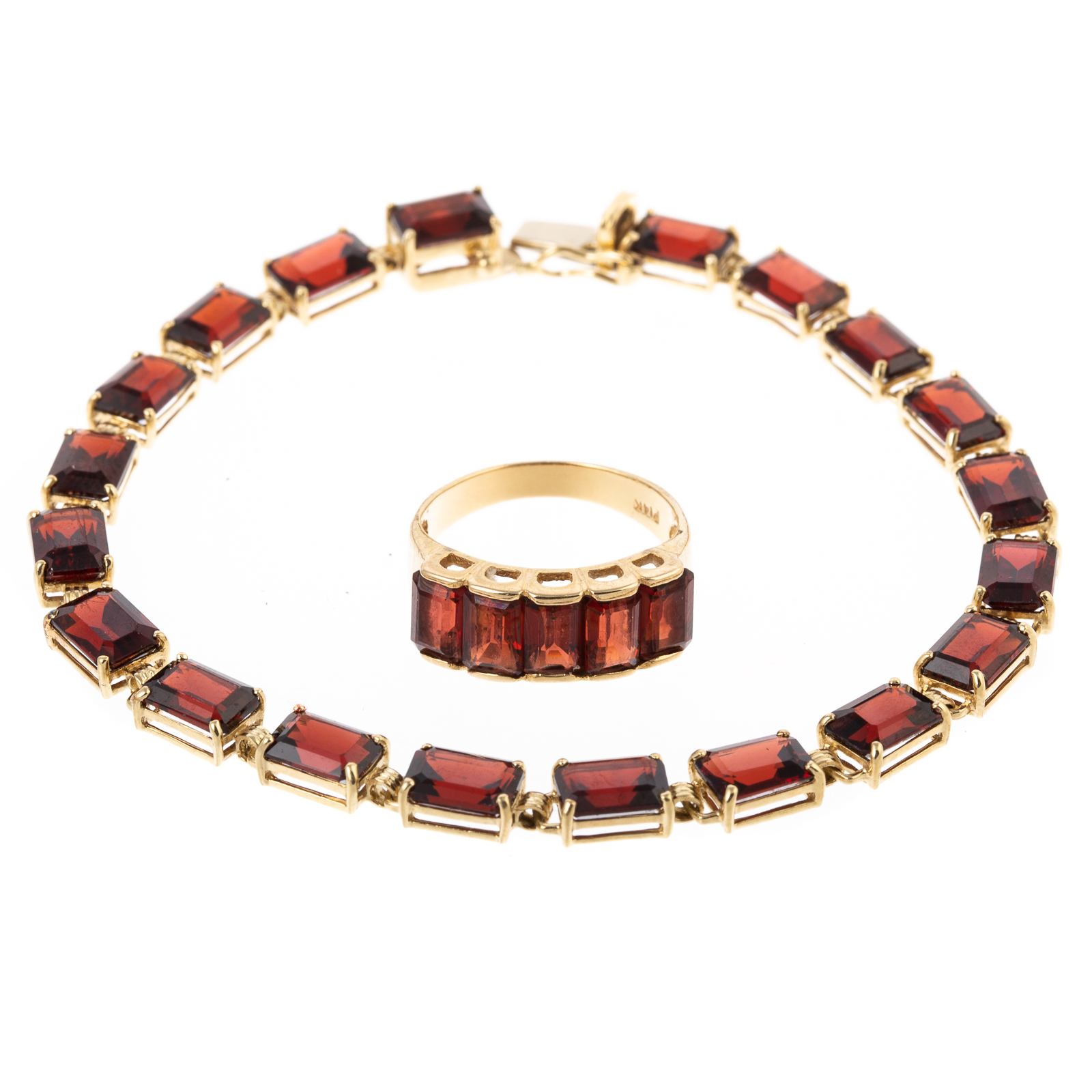 Appraisal: A MATCHING GARNET RING BRACELET IN K K yellow gold