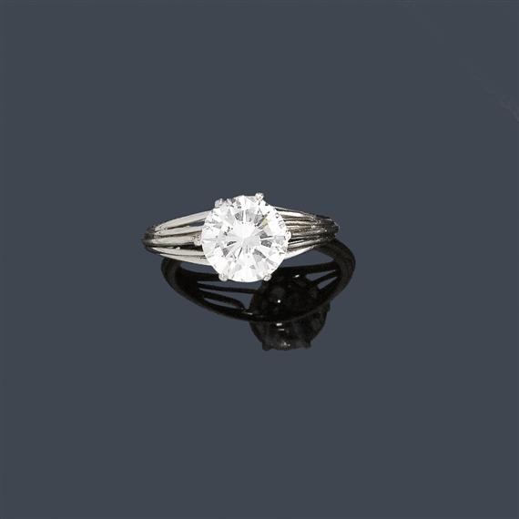 Appraisal: DIAMOND RING ca White gold Classic solitaire model the top