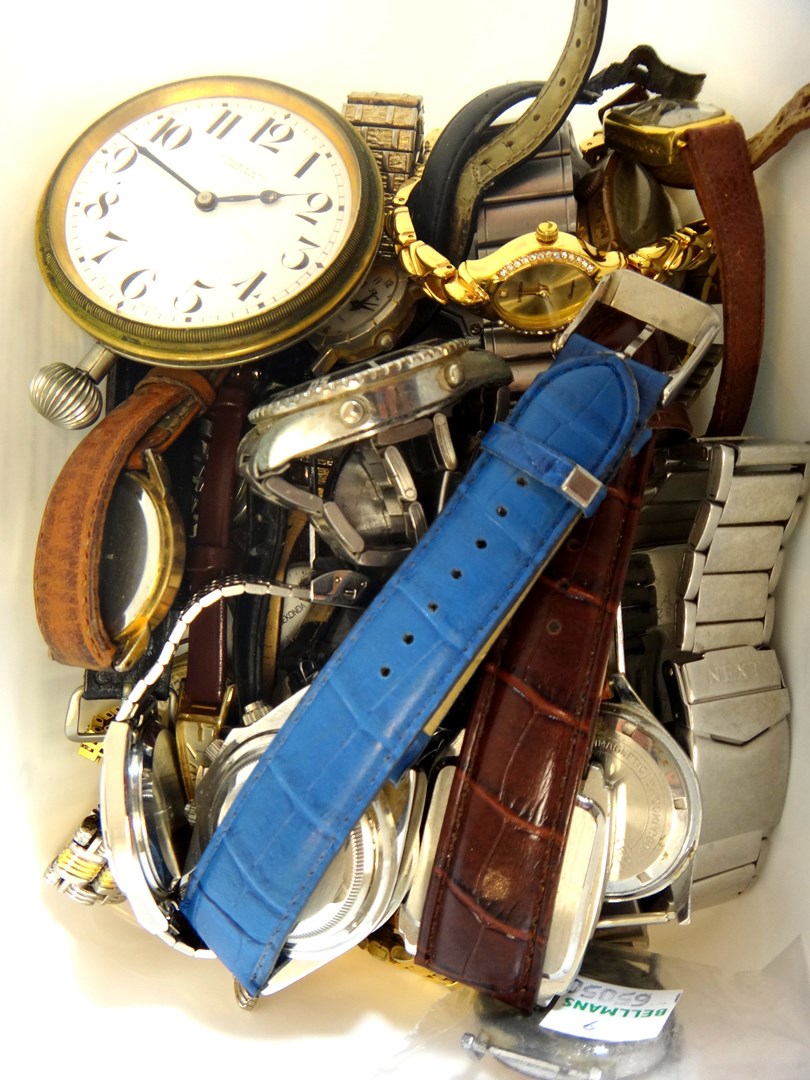 Appraisal: A group of watches comprising a gentleman's steel rectangular cased