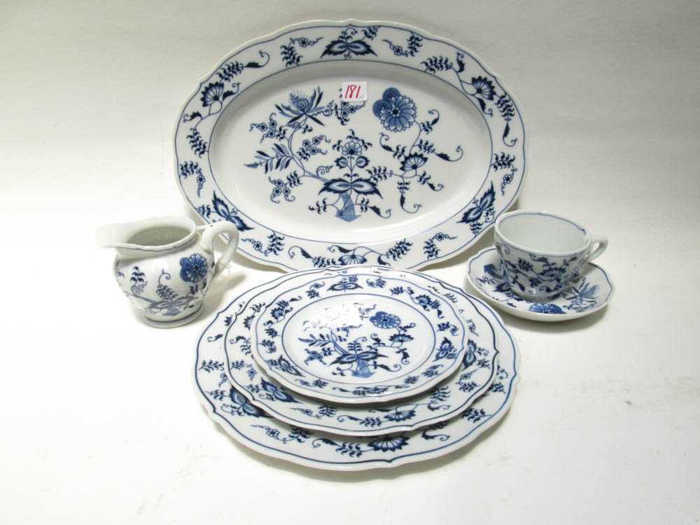 Appraisal: BLUE DANUBE CHINA SET one hundred eight pieces comprised of