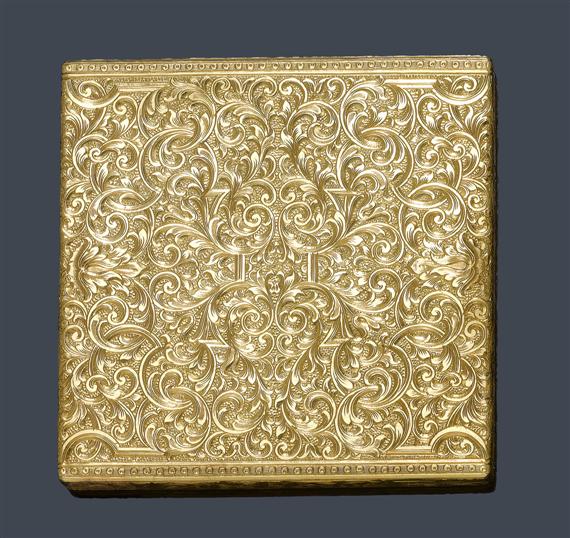 Appraisal: GOLD POWDER COMPACT ca Yellow gold incl mirror g Square