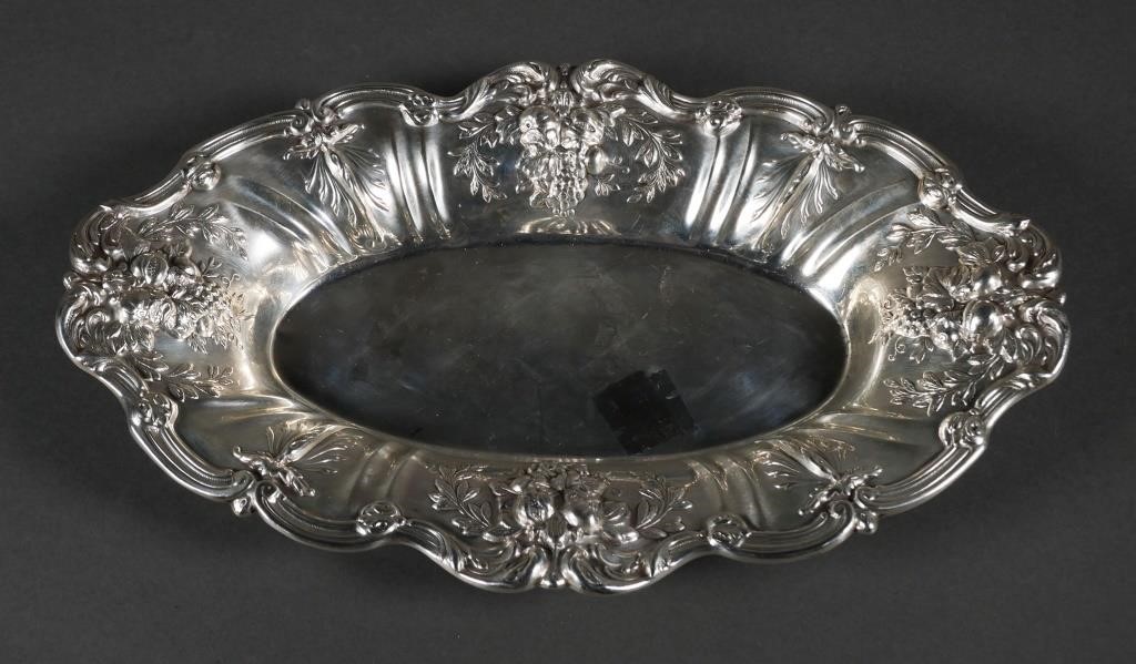 Appraisal: Vintage Reed Barton sterling silver oval bread tray in Francis