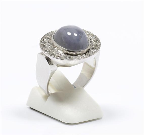 Appraisal: STAR SAPPHIRE AND DIAMOND RING ca White gold Casual-elegant ring