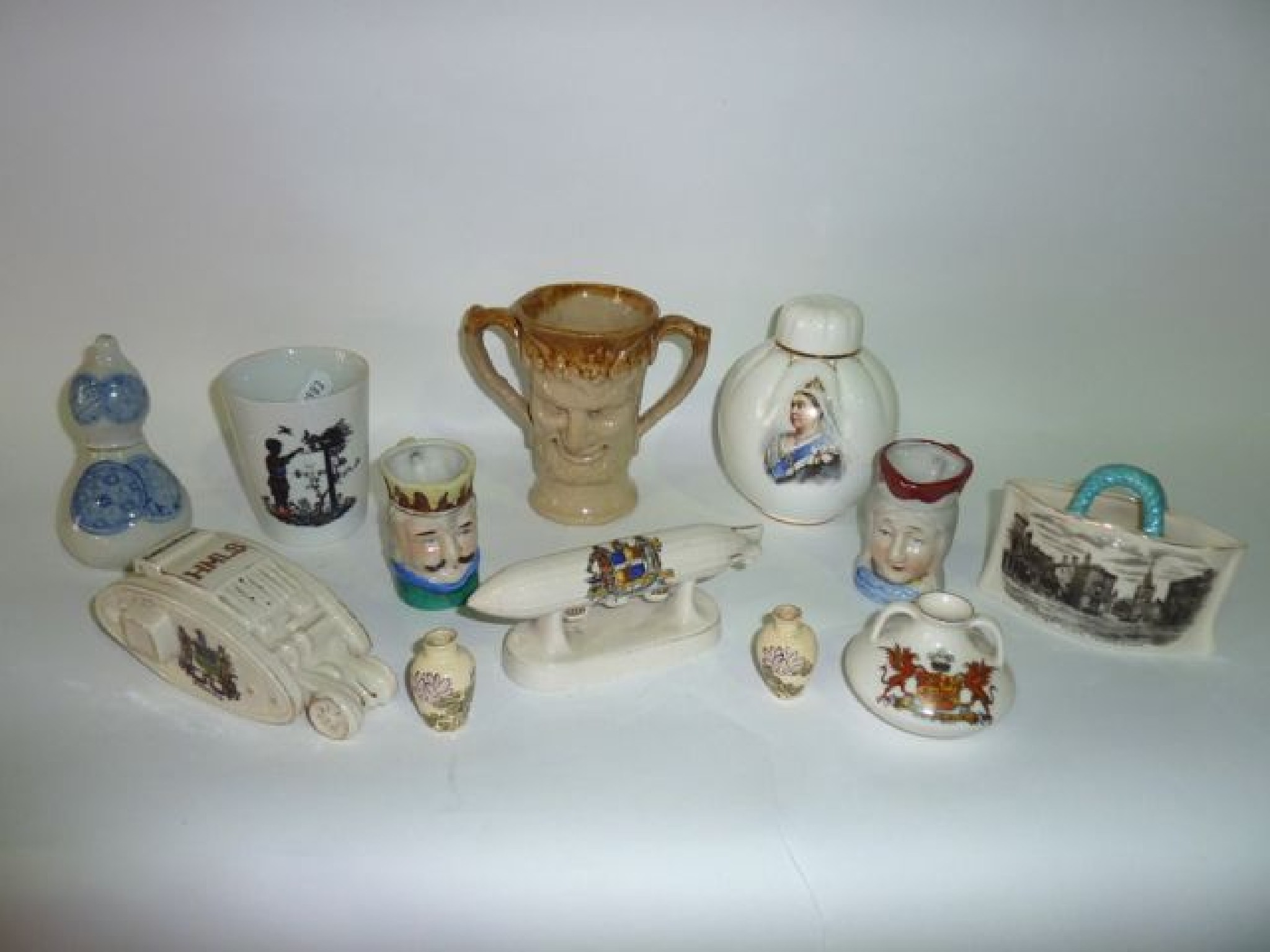 Appraisal: A small collection of miscellaneous ceramics including a crested model