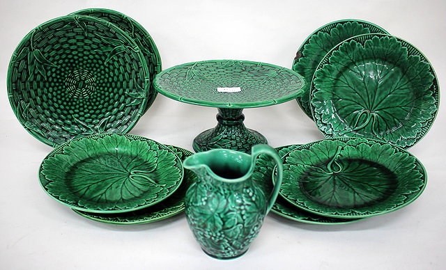 Appraisal: A SET OF SIX WEDGWOOD GREEN GLAZED CABBAGE MOULDED PLATES