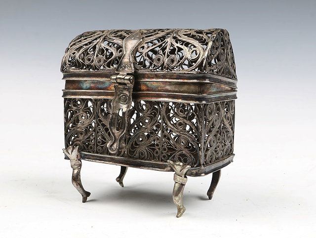 Appraisal: A SILVER FILIGREE POMANDER in the form of a casket