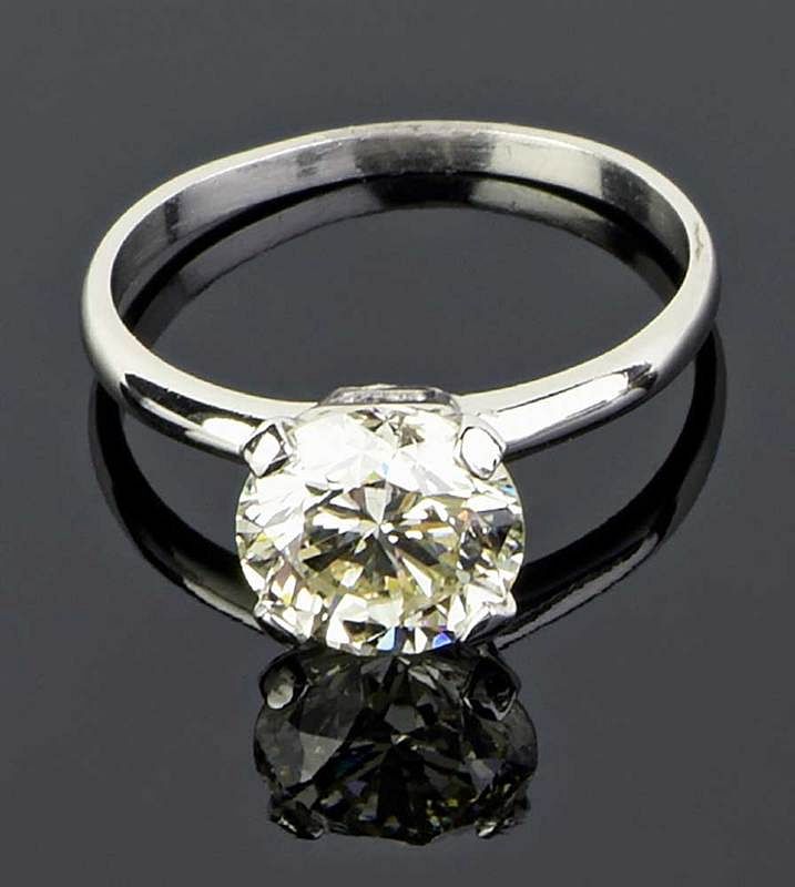 Appraisal: Platinum ct Diamond Ring center round brilliant diamond cts M