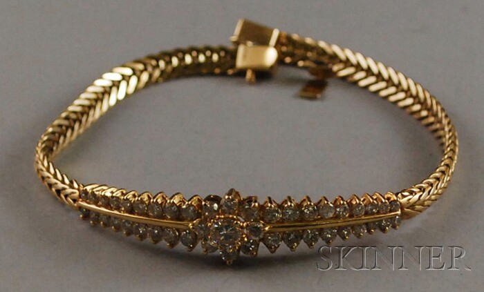 Appraisal: kt Gold and Diamond Bracelet composed of herringbone chain total