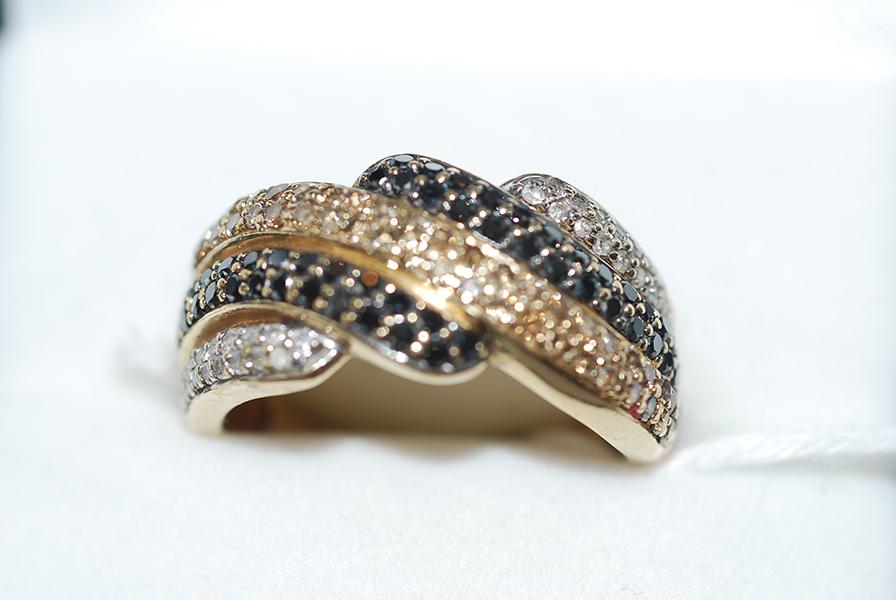 Appraisal: A TREATED DIAMOND SET DRESS RING STAMPED CT GOLD A