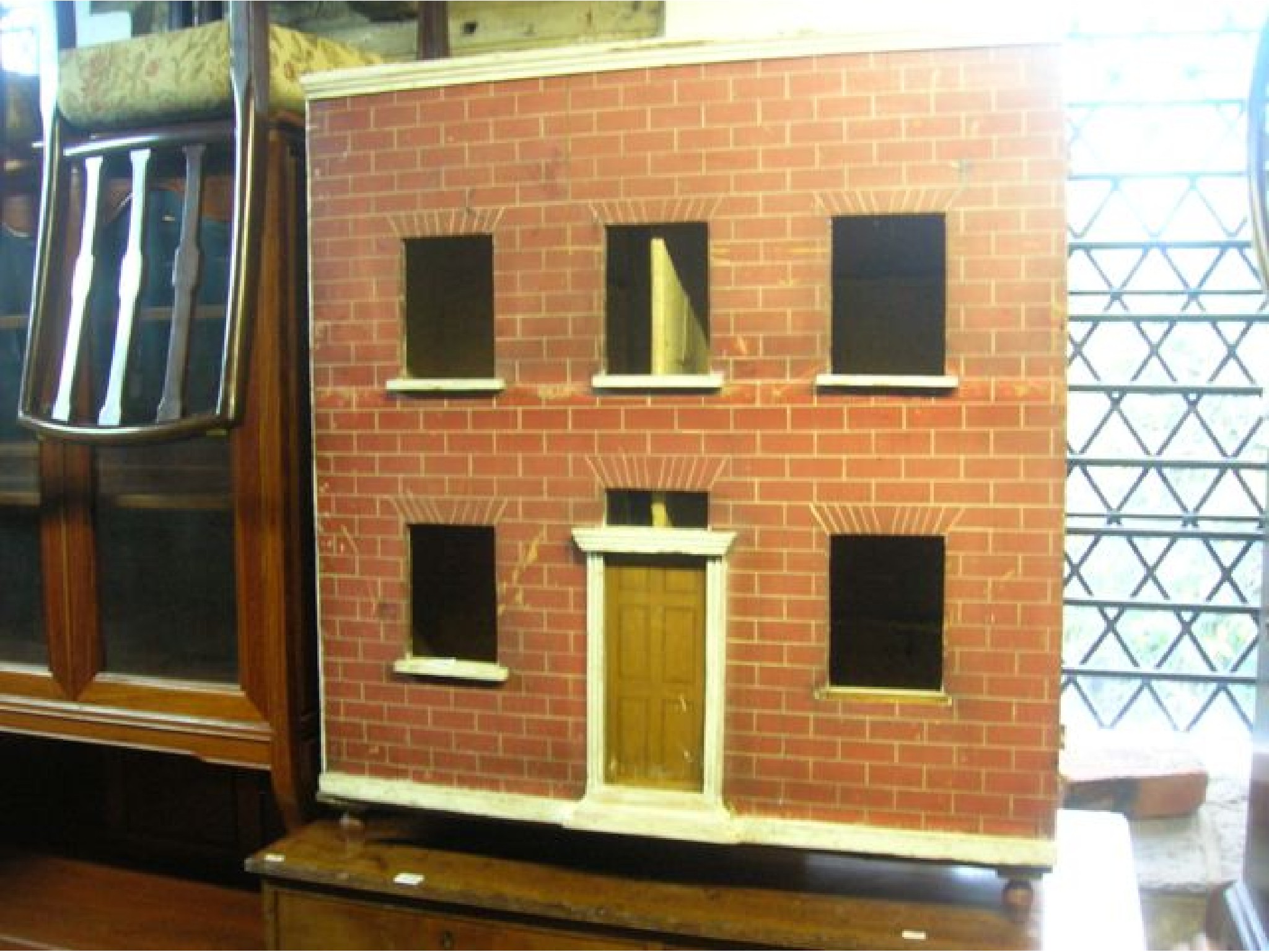 Appraisal: A vintage Georgian style dolls house with simulated red brickwork