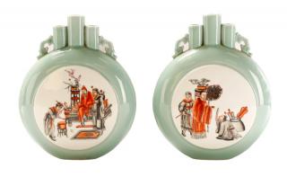 Appraisal: Pair Chinese Porcelain Triple Spouted Moonflasks Chinese mark for Qianlong