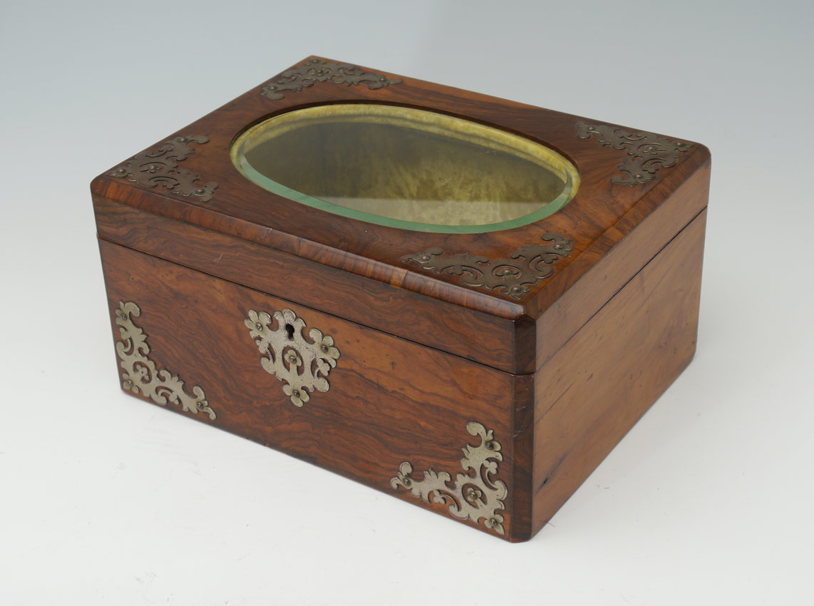 Appraisal: BURL WOOD TH CENTURY KEEPSAKE BOX Burl wood box with