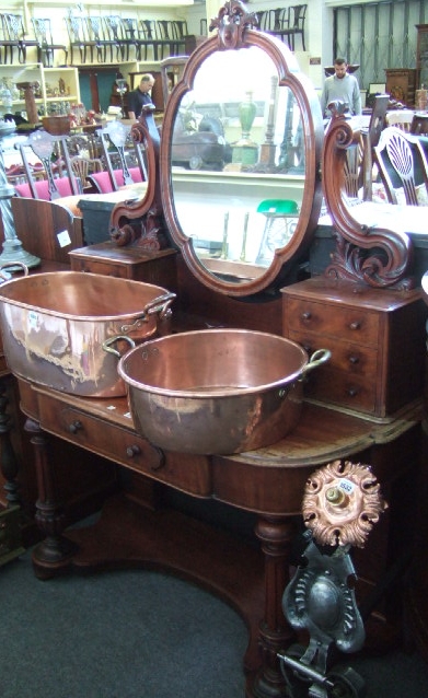 Appraisal: A Victorian mahogany Duchess style dressing table cm wide