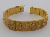 Appraisal: A yellow metal tests carat gold bracelet approx cm wide