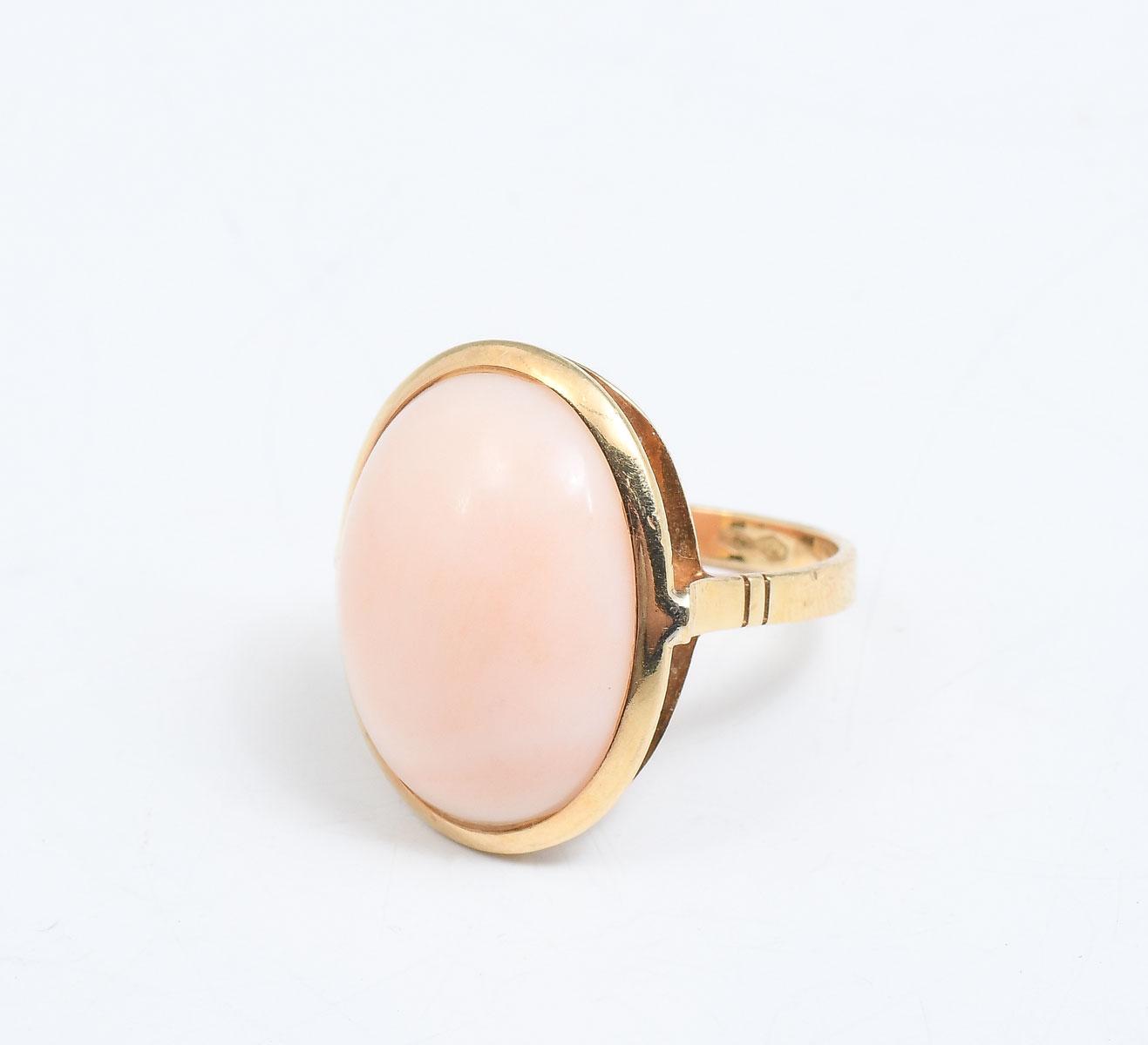 Appraisal: K PINK CORAL CABOCHON RING The pink coral cabochon measures