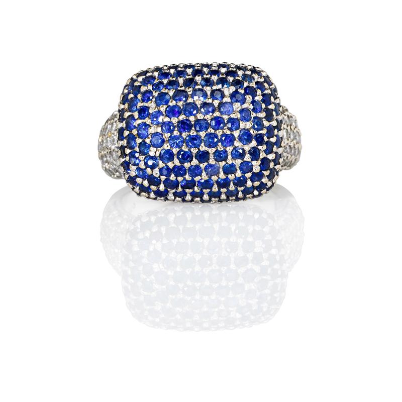 Appraisal: DIAMOND SAPPHIRE K WHITE GOLD RING Sapphire pave cushion shaped