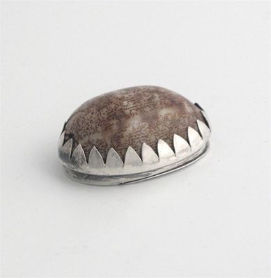 Appraisal: An early th century mounted natural shell snuff box the