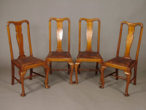 Appraisal: A set of four mahogany Queen Anne style dining chairs