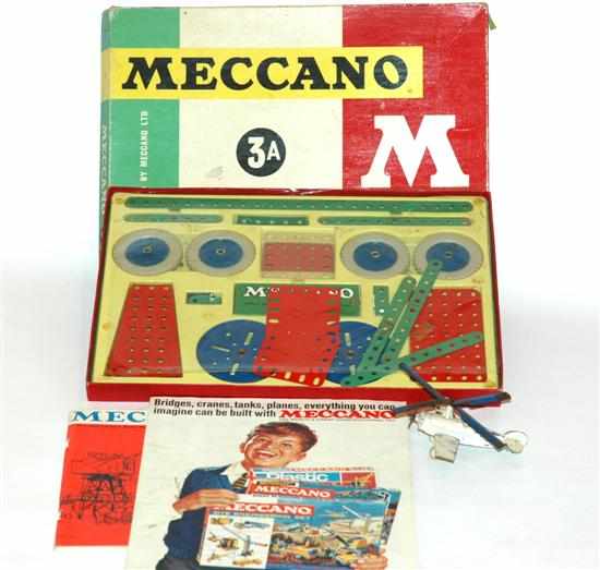 Appraisal: Meccano Accessory Outfit No A in green red and white