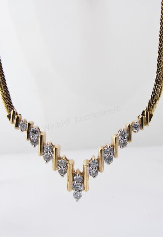 Appraisal: A K yellow gold V-Shaped diamond bar necklace long center